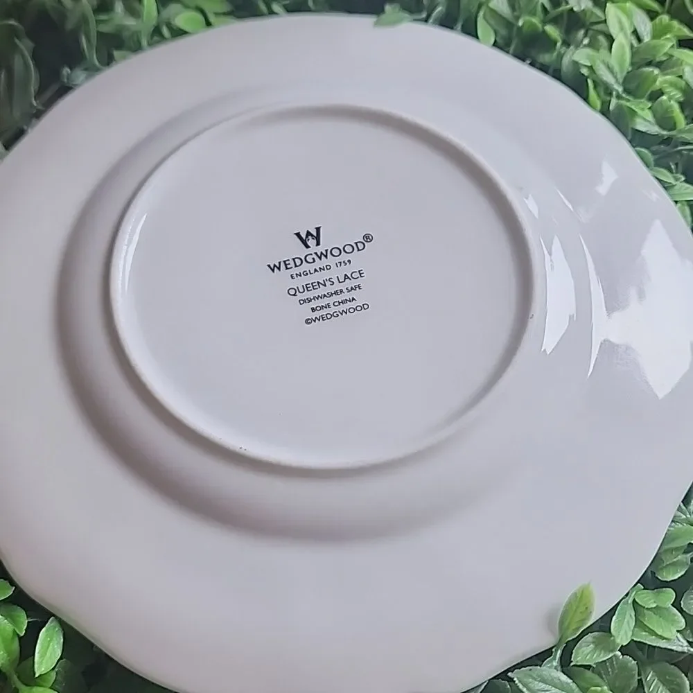 Wedgewood Bone China Bread Plate Queen's Lace Pattern